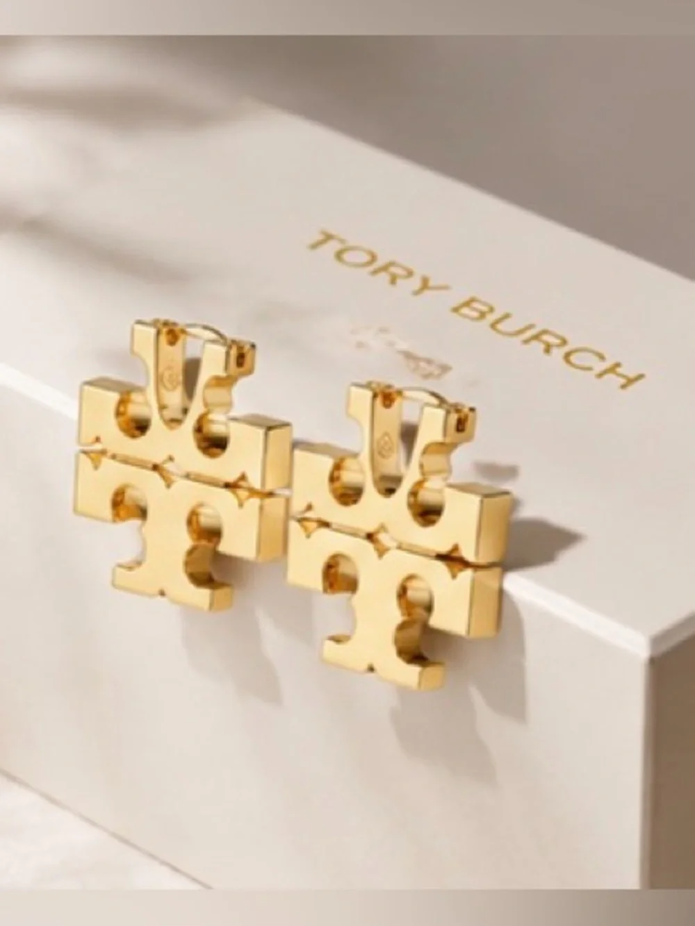 Tory Burch Classic Double T Logo Stud Earrings – 18K Gold-Plated 💛✨
